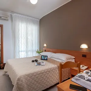 *** Hotel Pierre Italia